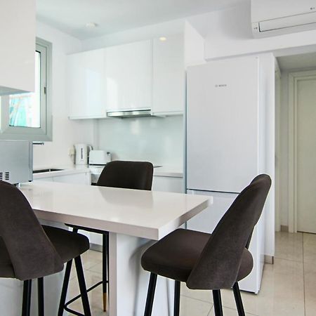 파포스 Phaedrus Living - Seaside Executive Flat Harbour 204 아파트 외부 사진