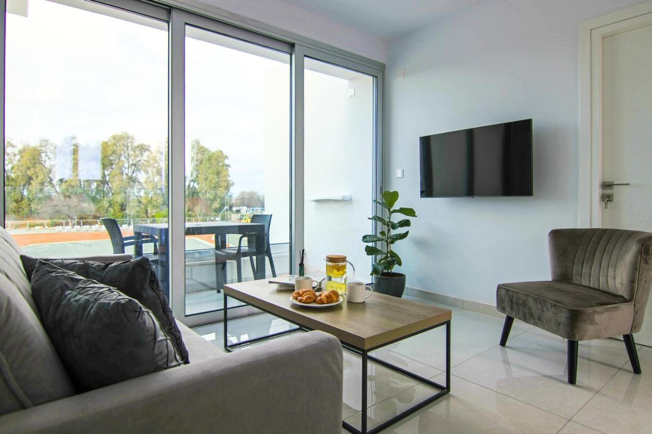 파포스 Phaedrus Living - Seaside Executive Flat Harbour 204 아파트 외부 사진