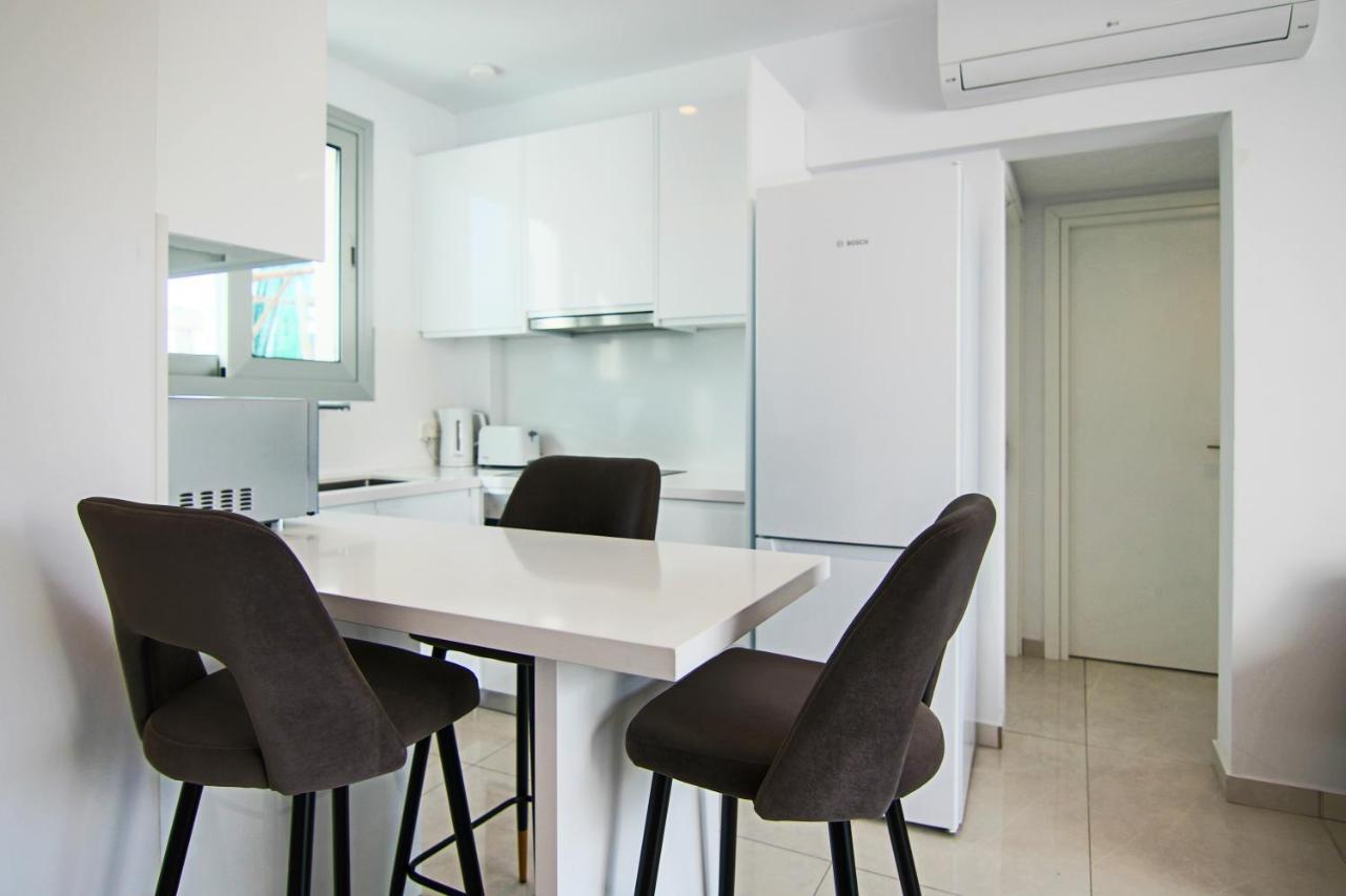 파포스 Phaedrus Living - Seaside Executive Flat Harbour 204 아파트 외부 사진